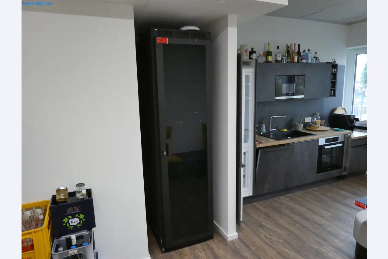 BGA und Warenvorräte wie Konferenztischsystem und Medientechnik -1