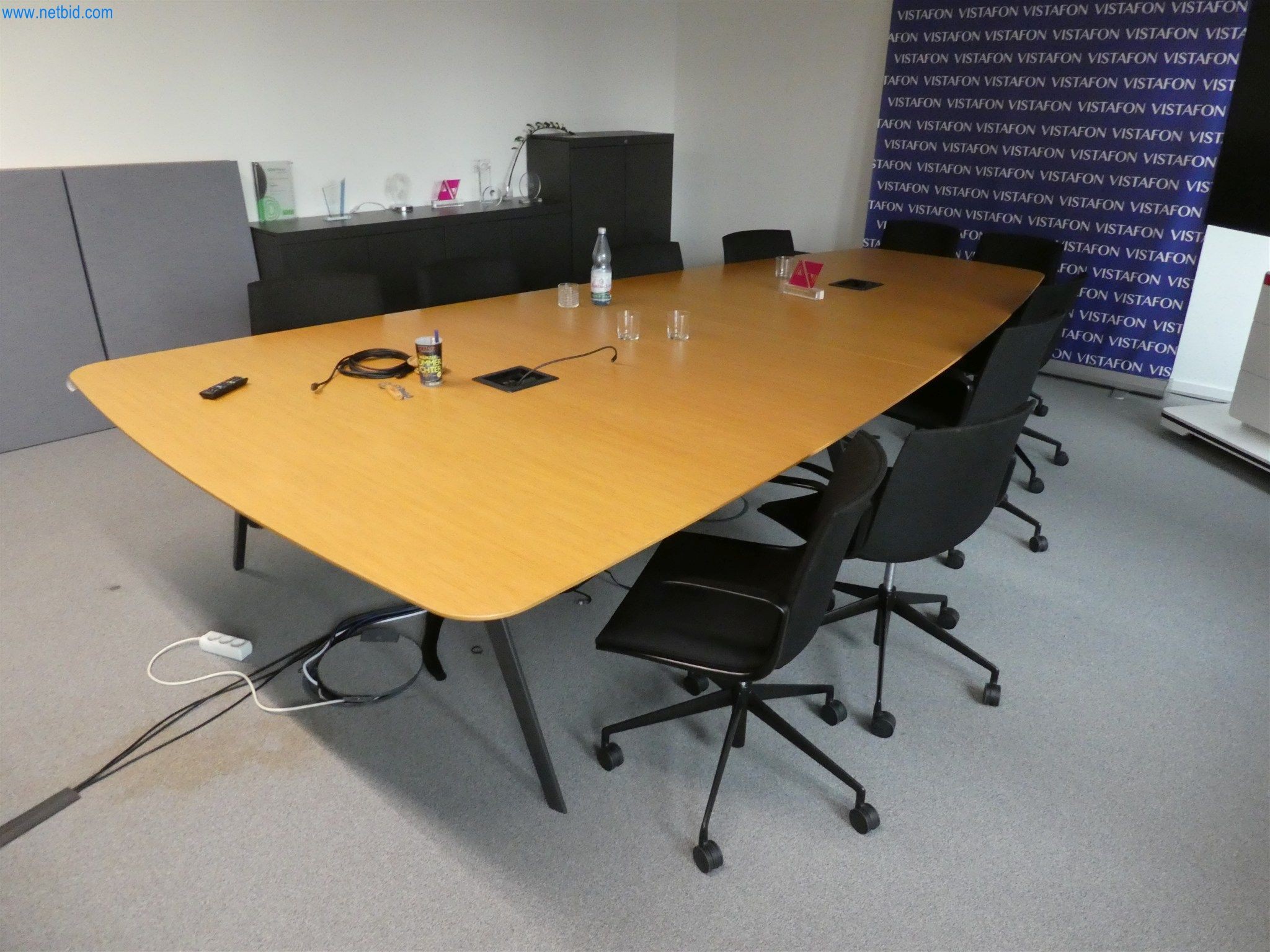 BGA und Warenvorräte wie Konferenztischsystem und Medientechnik -2