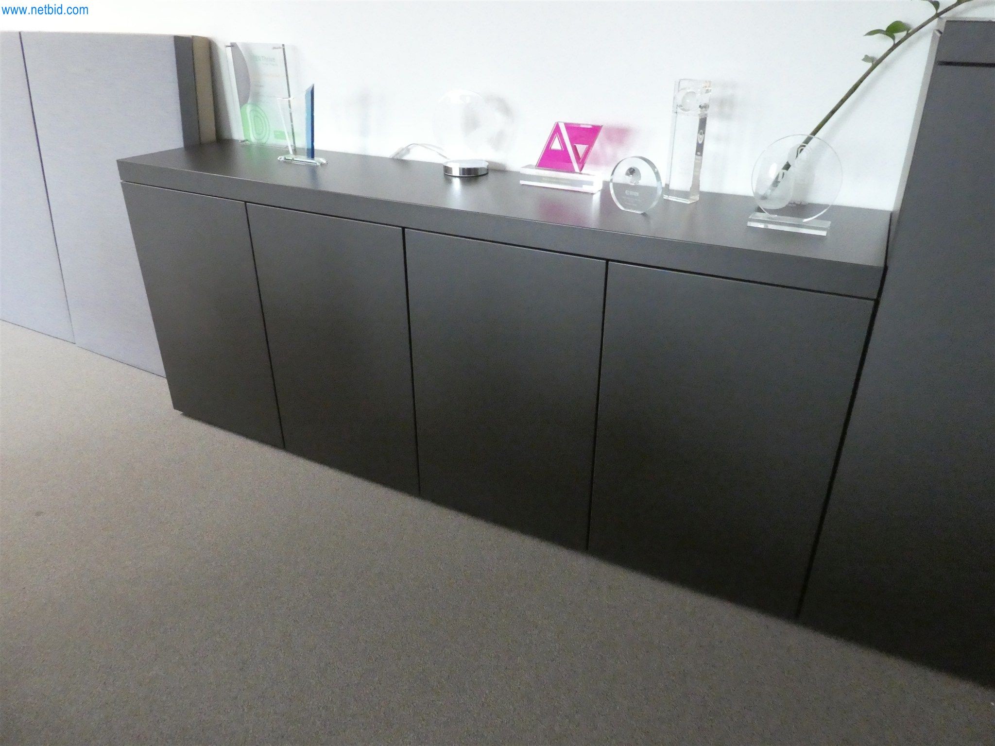 BGA und Warenvorräte wie Konferenztischsystem und Medientechnik -5