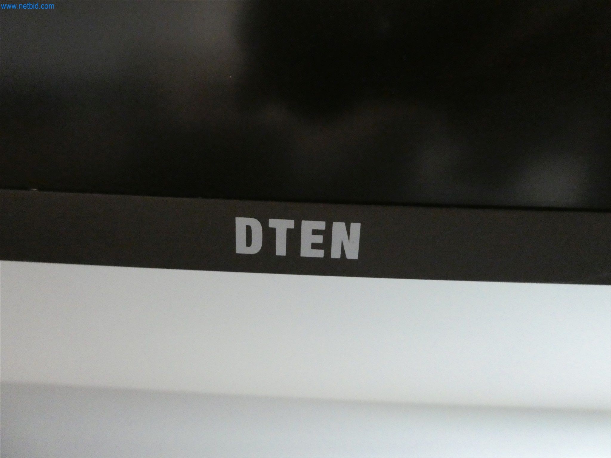 BGA und Warenvorräte wie Konferenztischsystem und Medientechnik -2