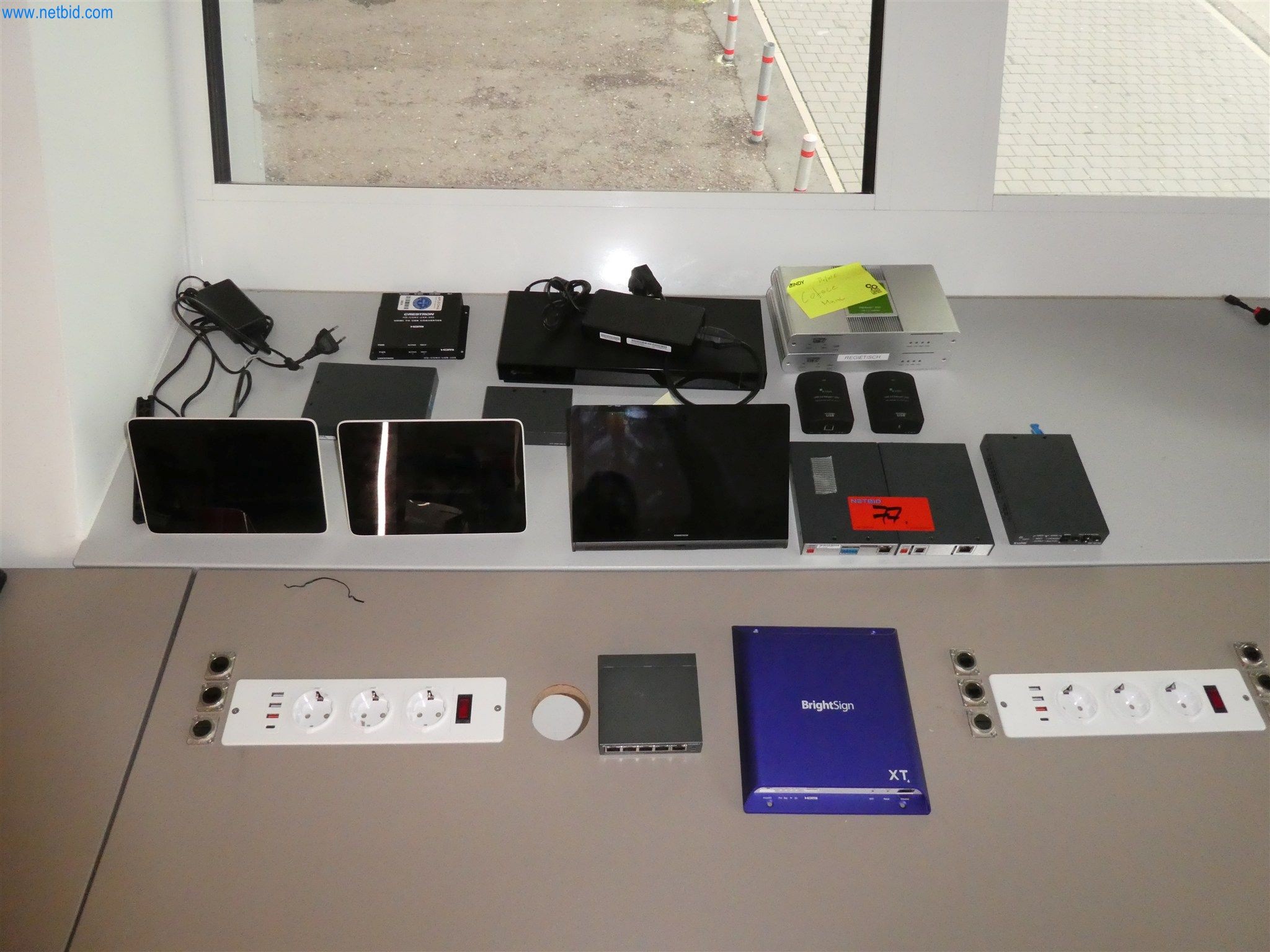 Operativna in pisarniška oprema-1