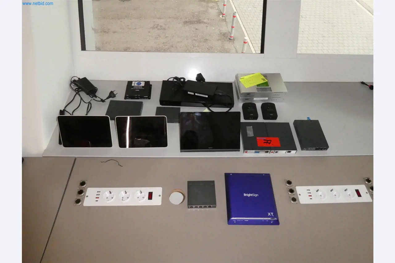 Operativna in pisarniška oprema-1