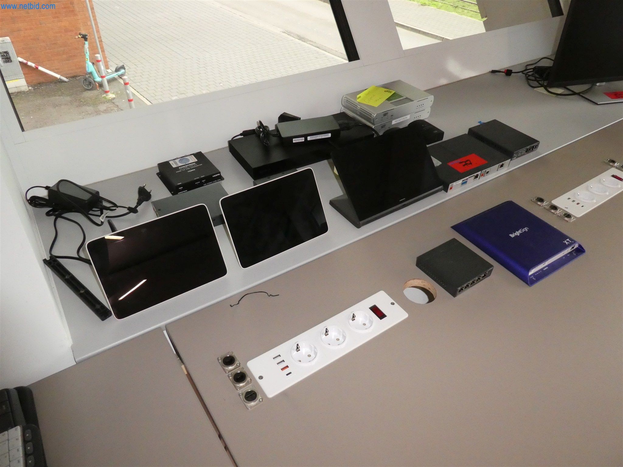 Operativna in pisarniška oprema-2