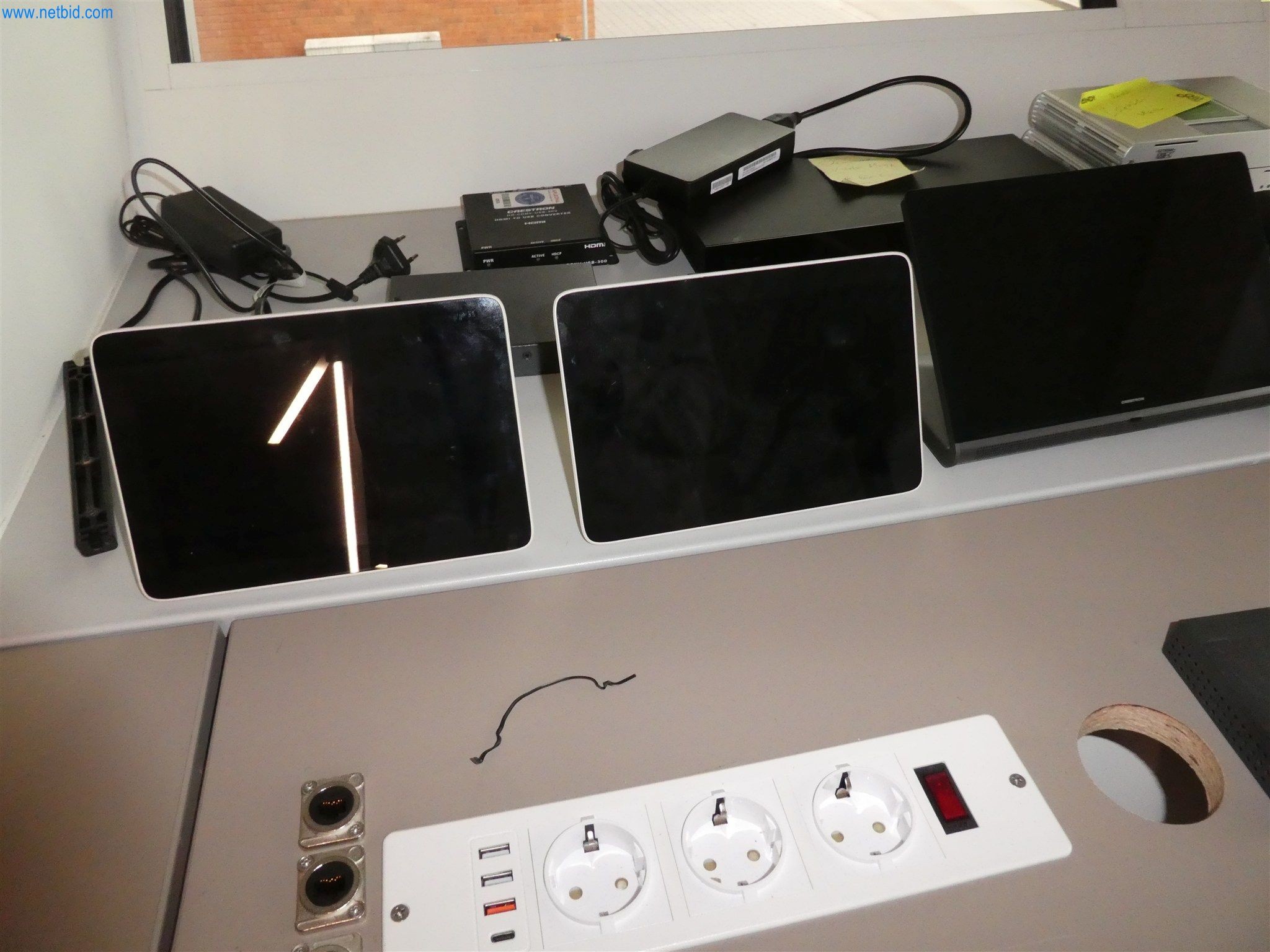 Operativna in pisarniška oprema-5