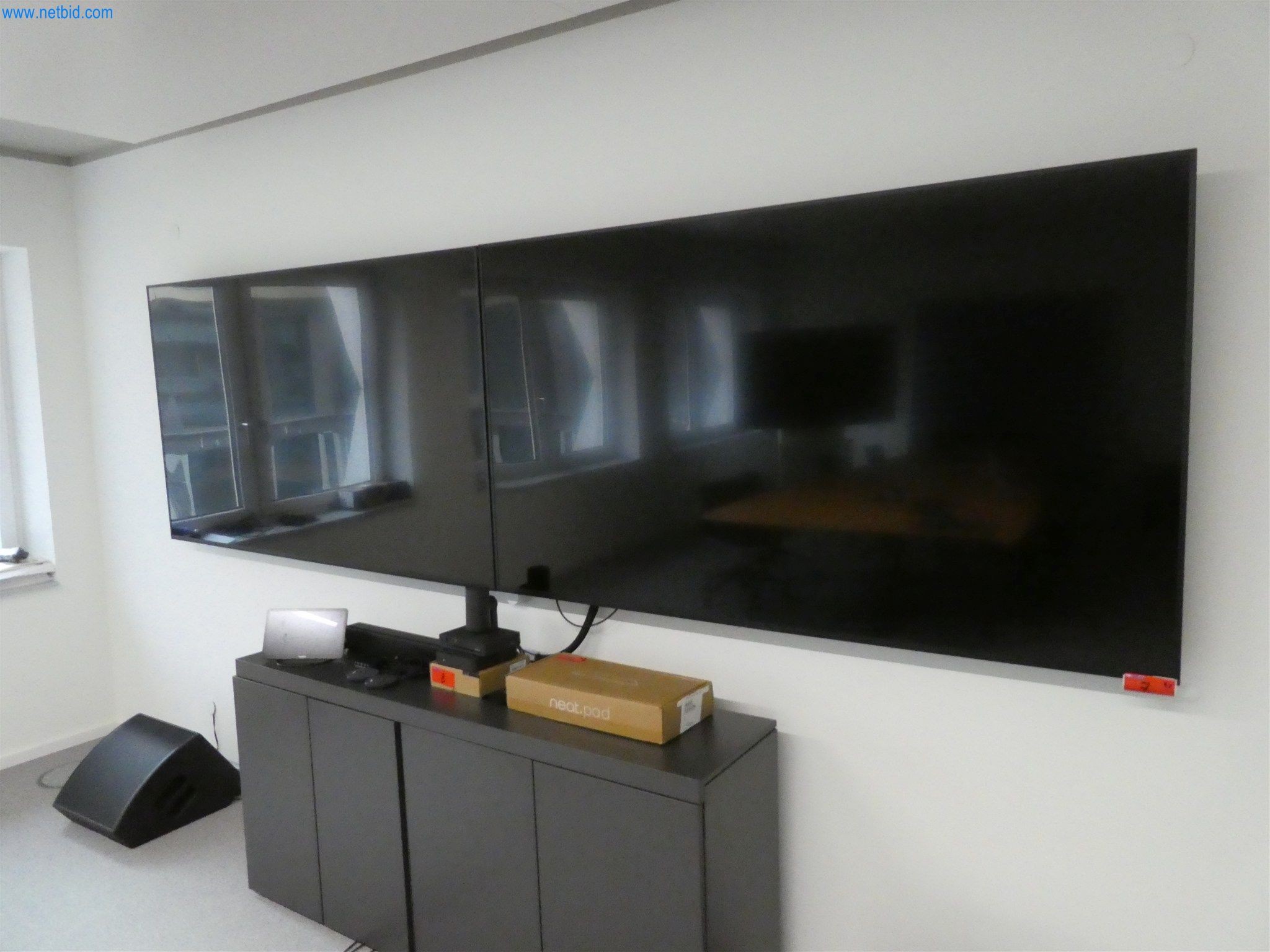 BGA und Warenvorräte wie Konferenztischsystem und Medientechnik -1