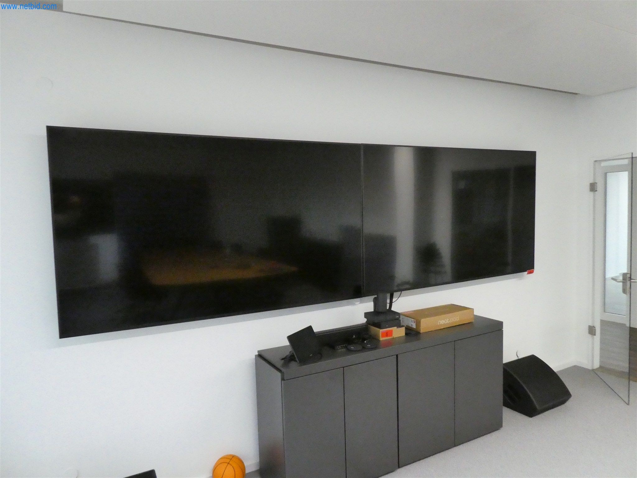 BGA und Warenvorräte wie Konferenztischsystem und Medientechnik -2