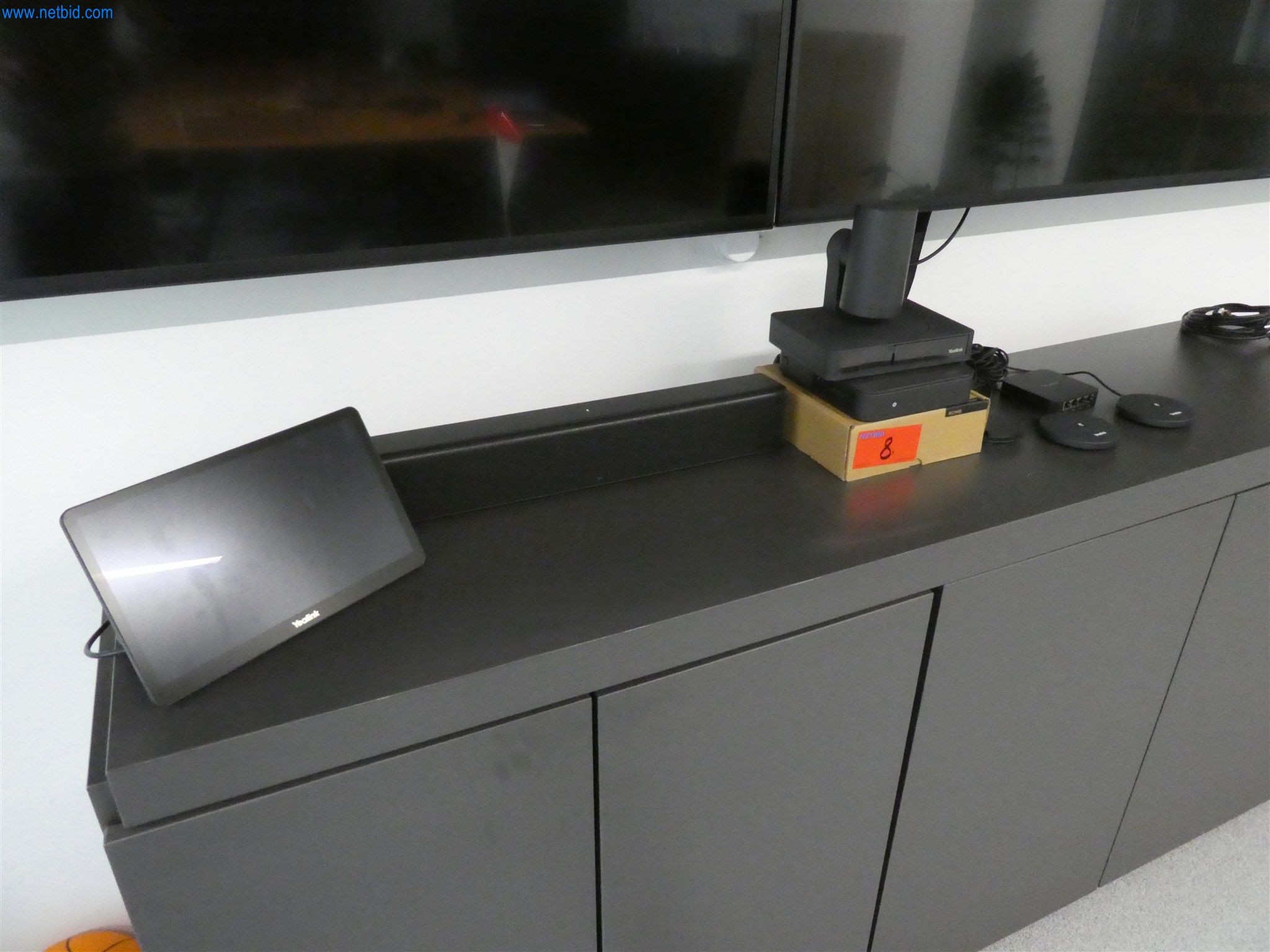 BGA und Warenvorräte wie Konferenztischsystem und Medientechnik -1