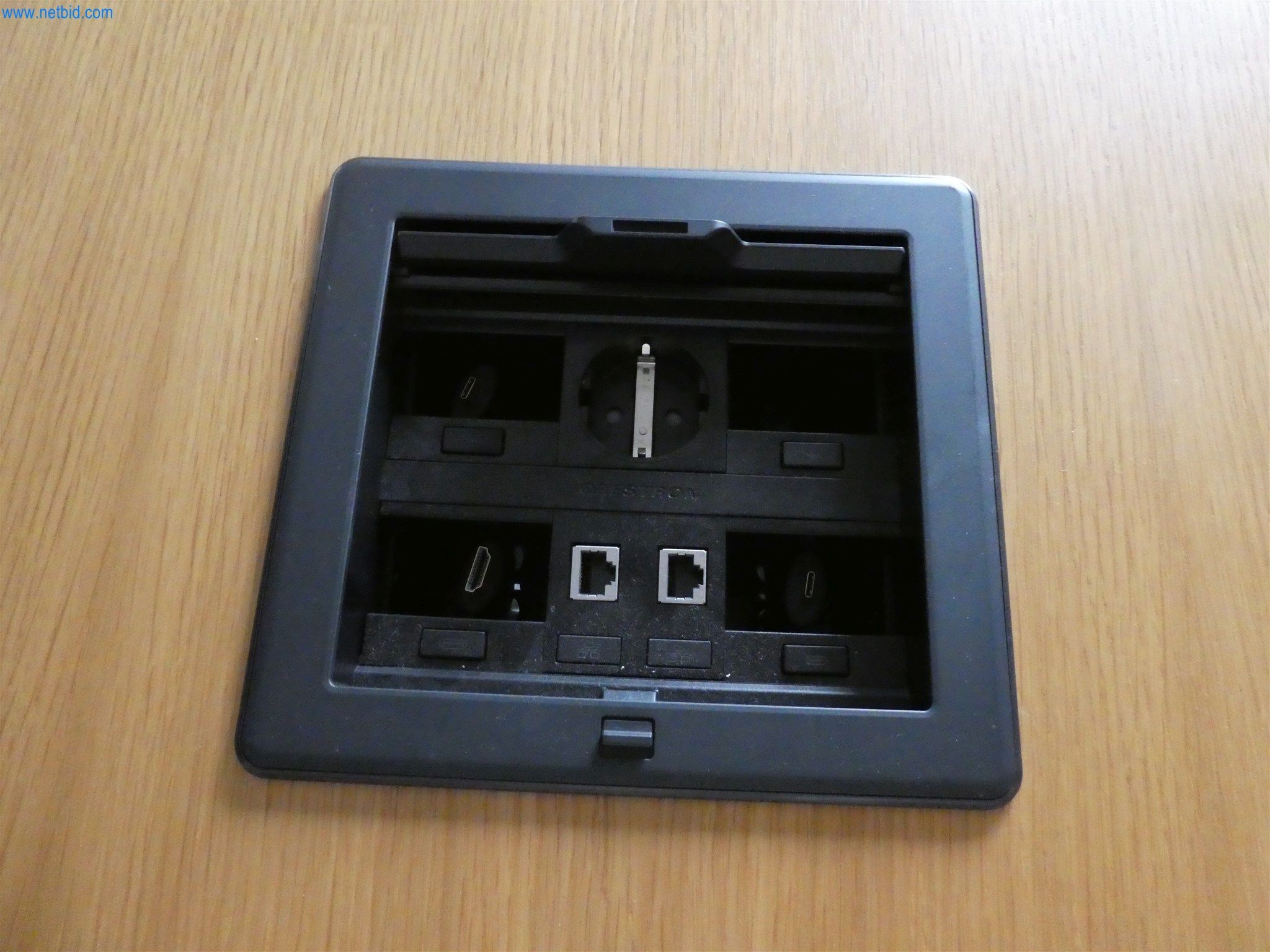 BGA und Warenvorräte wie Konferenztischsystem und Medientechnik -1