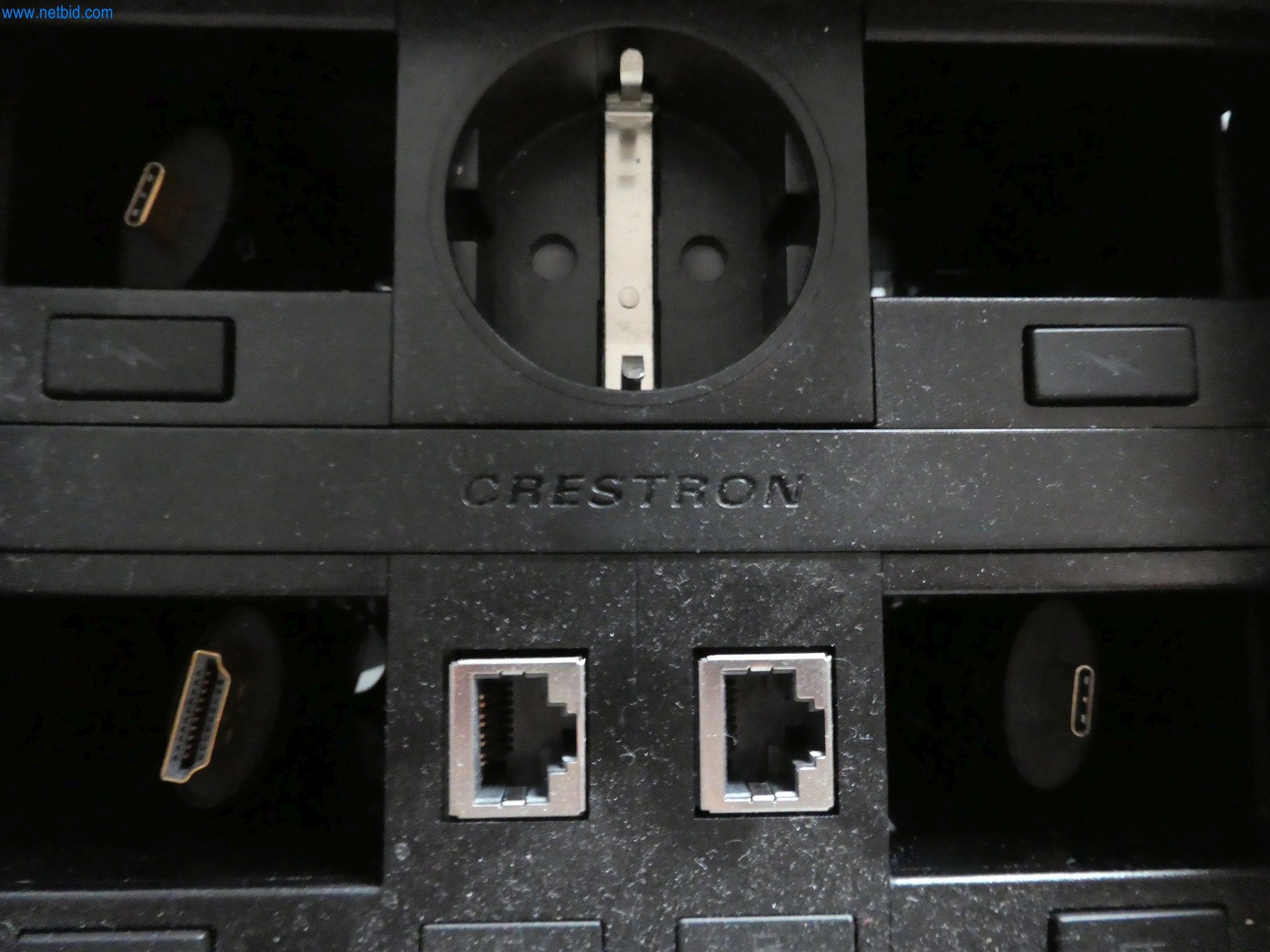 BGA und Warenvorräte wie Konferenztischsystem und Medientechnik -3