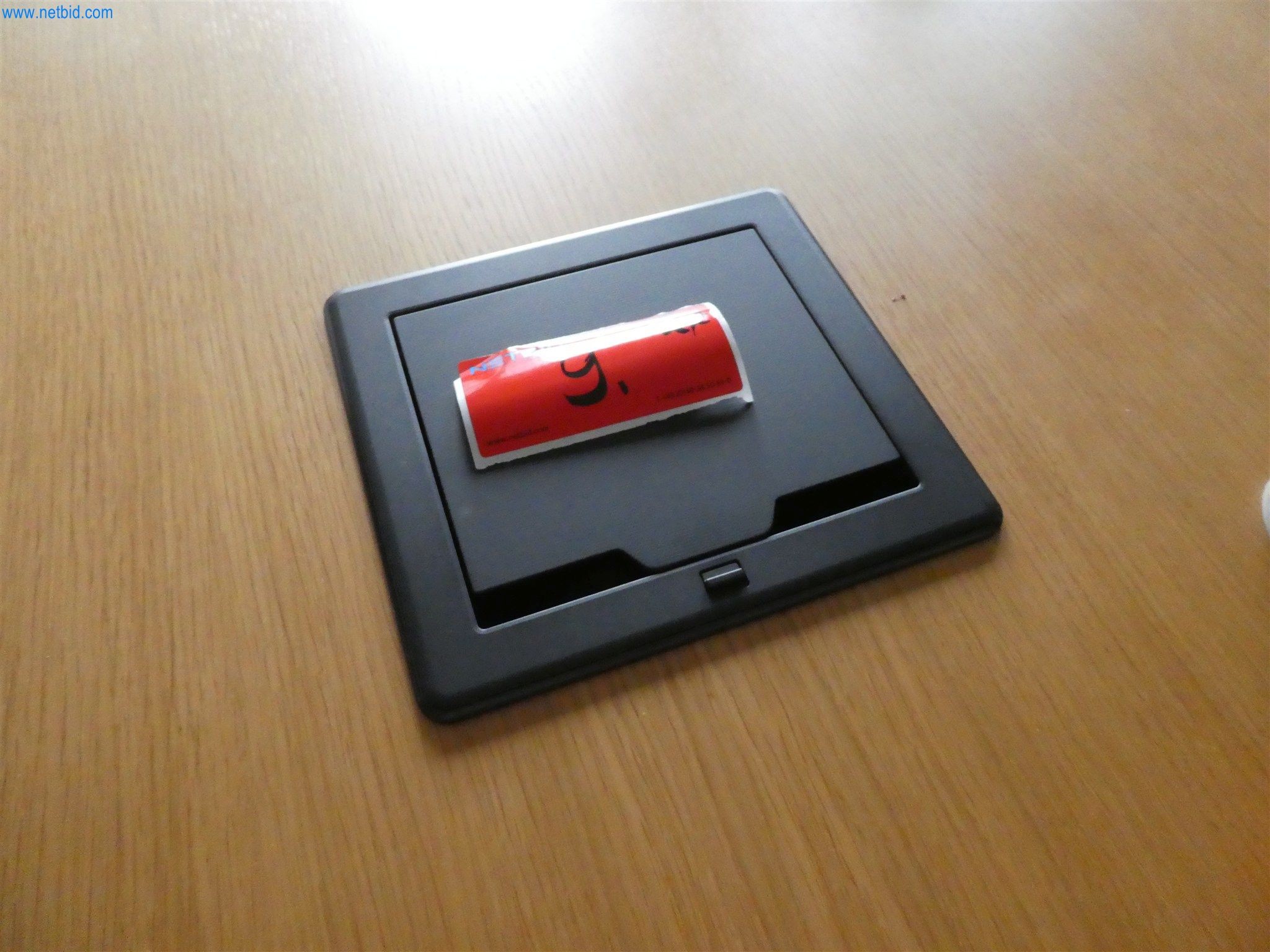 BGA und Warenvorräte wie Konferenztischsystem und Medientechnik -4