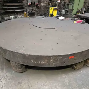 Welding/straightening table