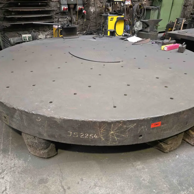 Welding/straightening table
