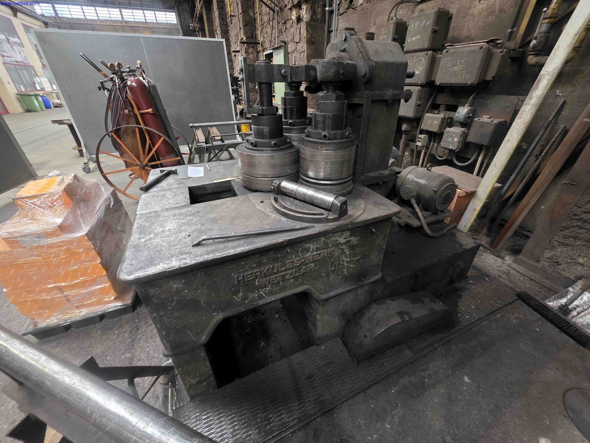 Machines and systems in the fields of plant engineering, boiler construction, environmental technology, waste water and waste treatment, large parts processing, welded constructions-4