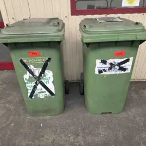 2 Plastic waste garbage cans