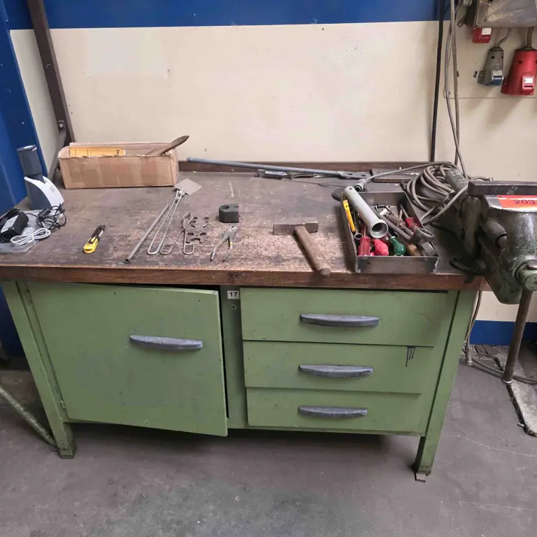 Workbench (17)