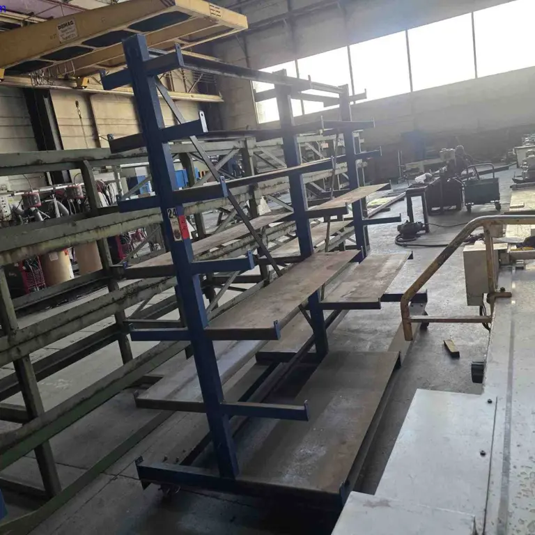 Dwustronny regał wspornikowy (24)