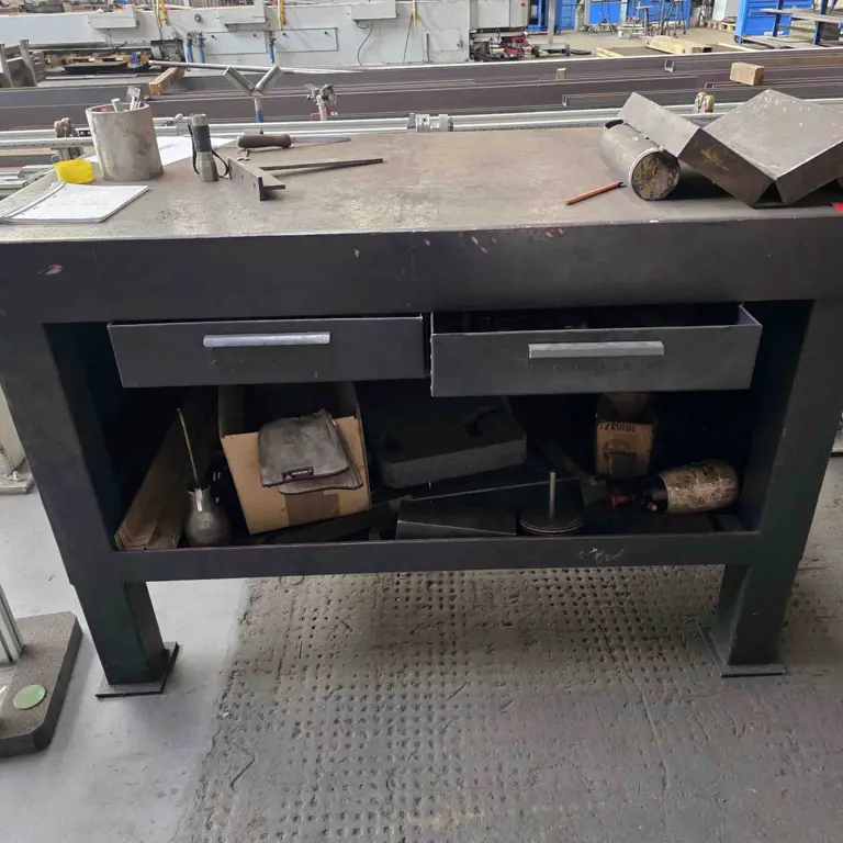 Straightening/scoring table