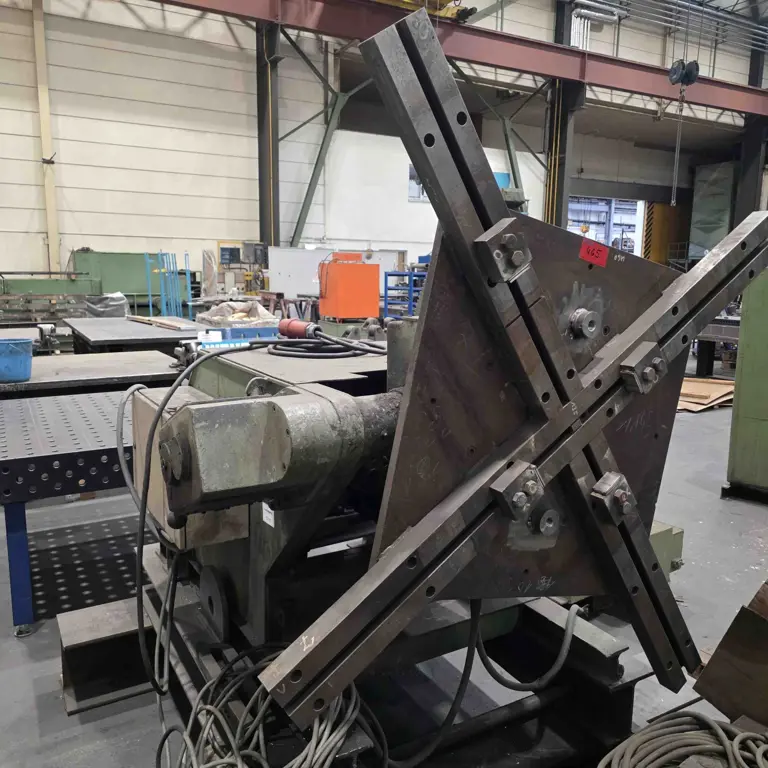 Welding turning device