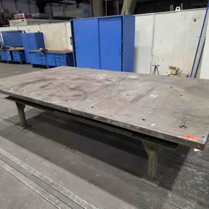 Welding/straightening table