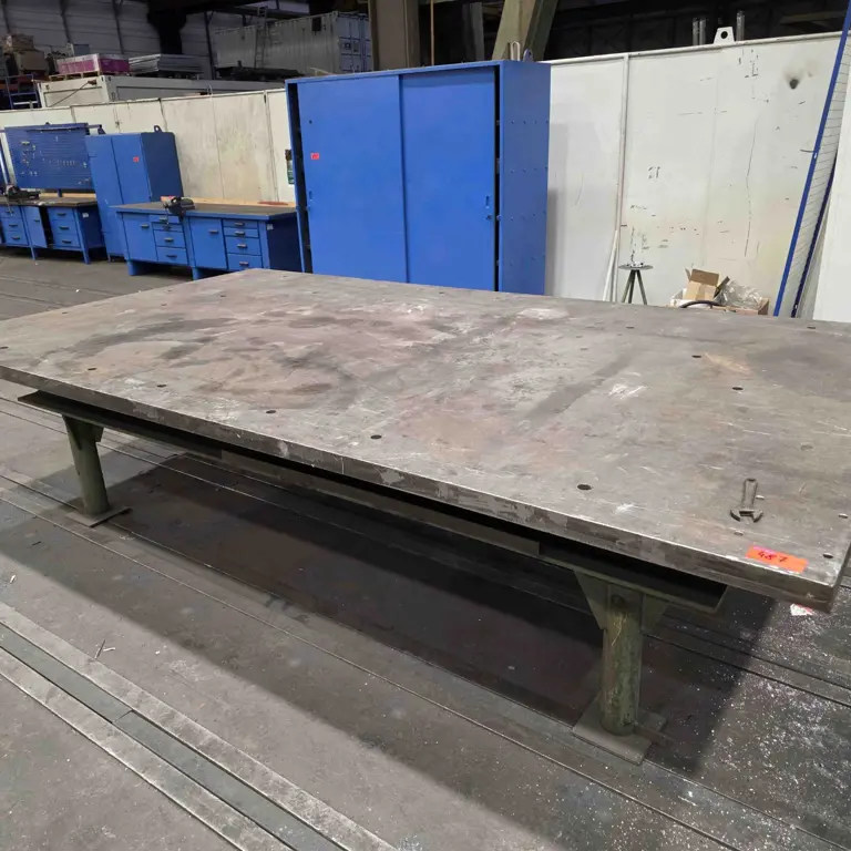 Welding/straightening table
