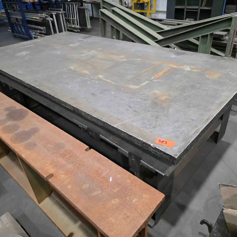 Welding/straightening table