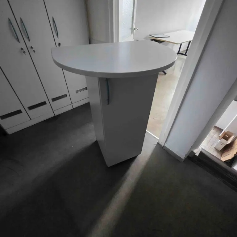 1 Posten Office furniture