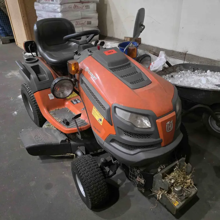 Riding lawn mower Husqvarna YTH 184T