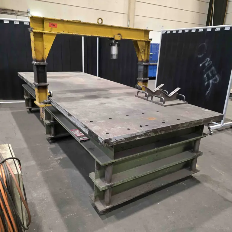 Hydraulic straightening press