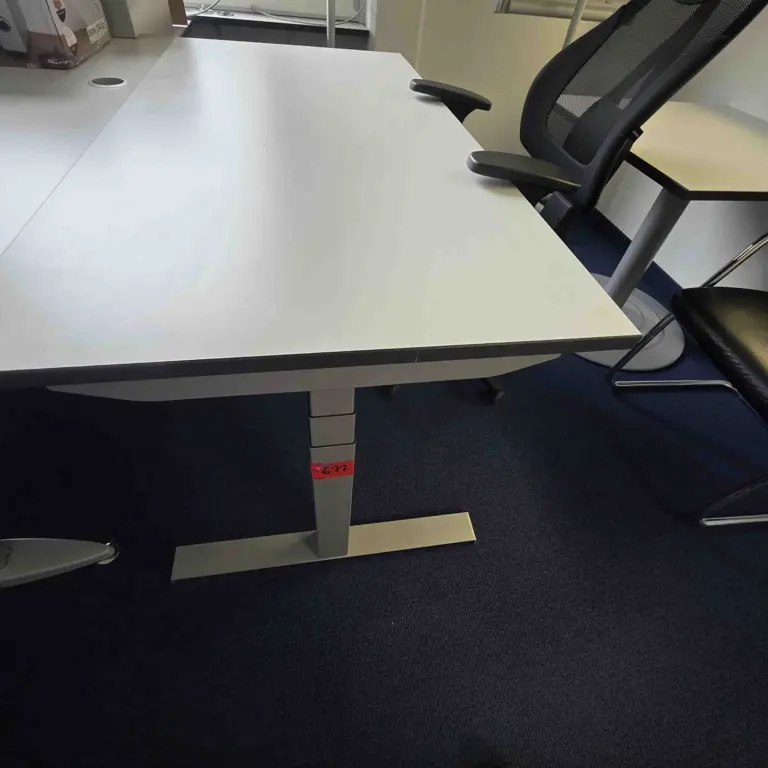 1 Posten Office furniture