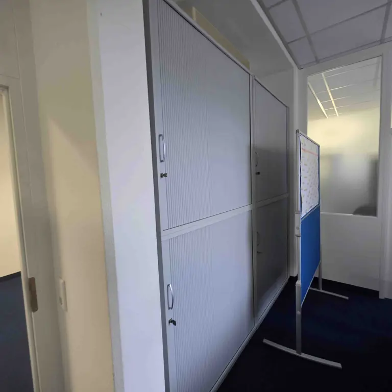 1 Posten Office furniture