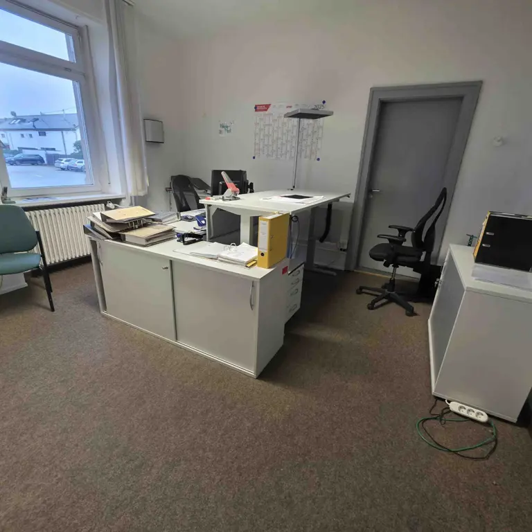 1 Posten Office furniture