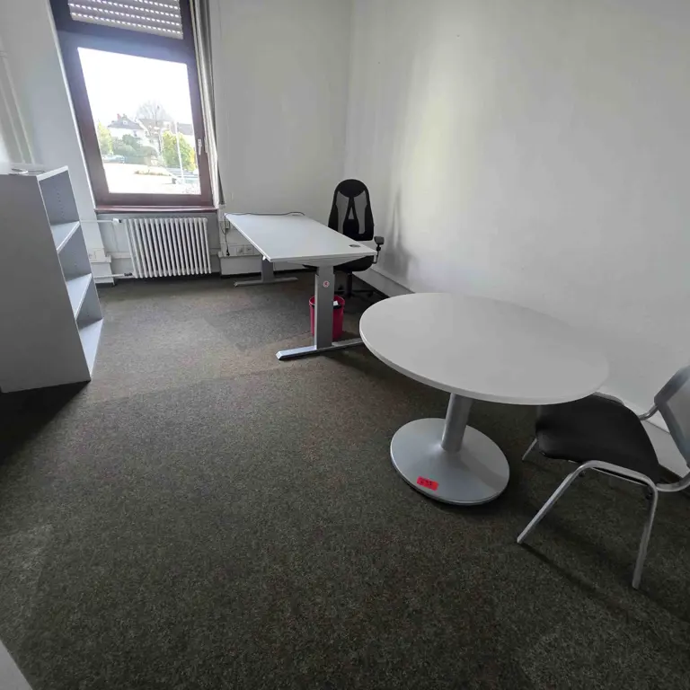 1 Posten Office furniture