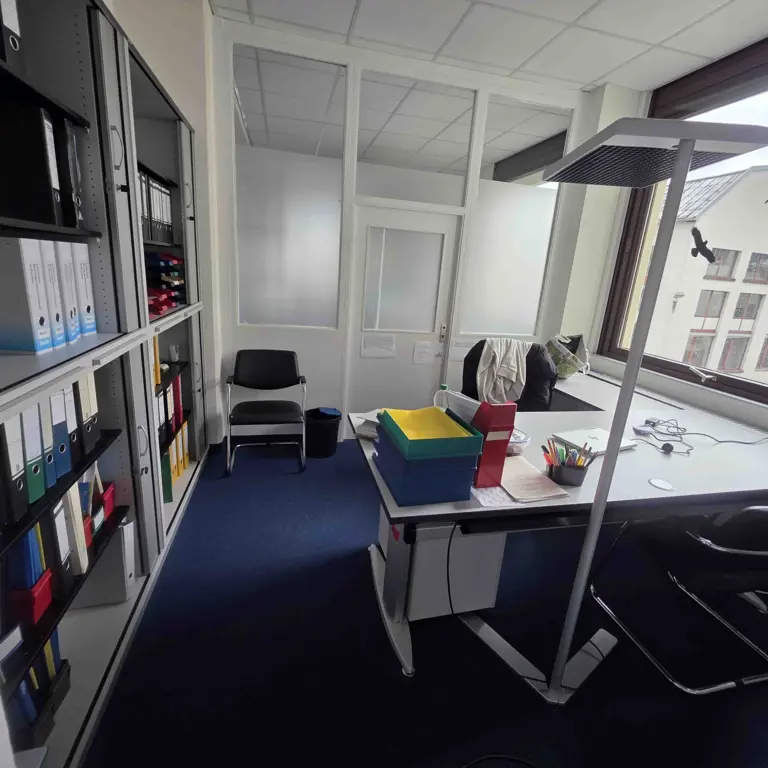 1 Posten Office furniture