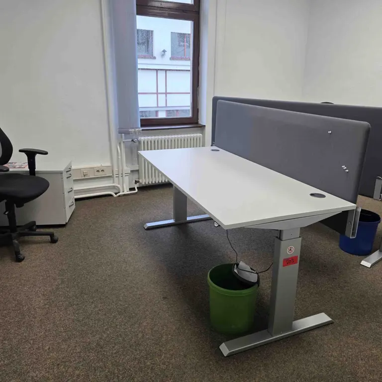 1 Posten Office furniture