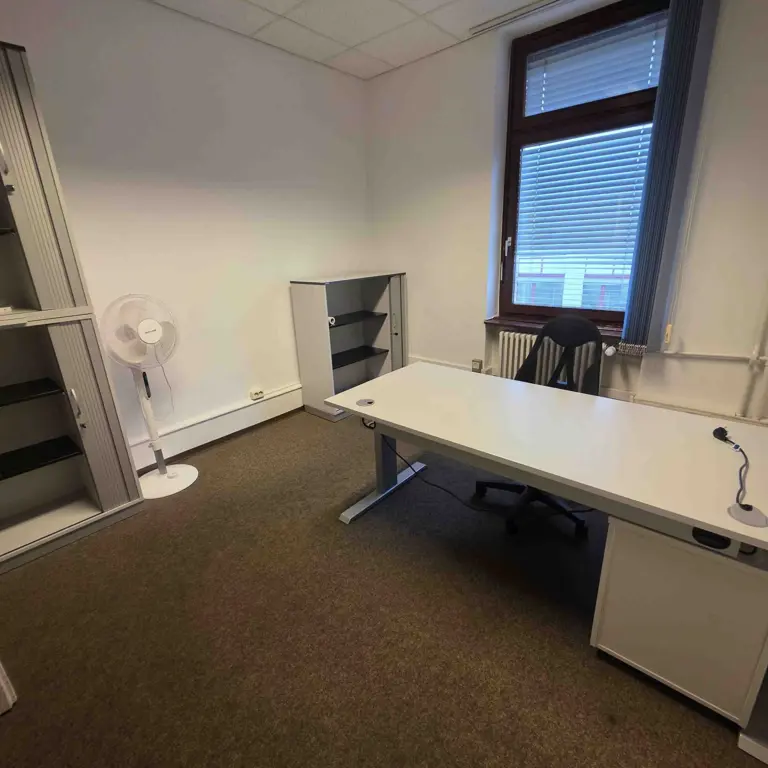 1 Posten Office furniture