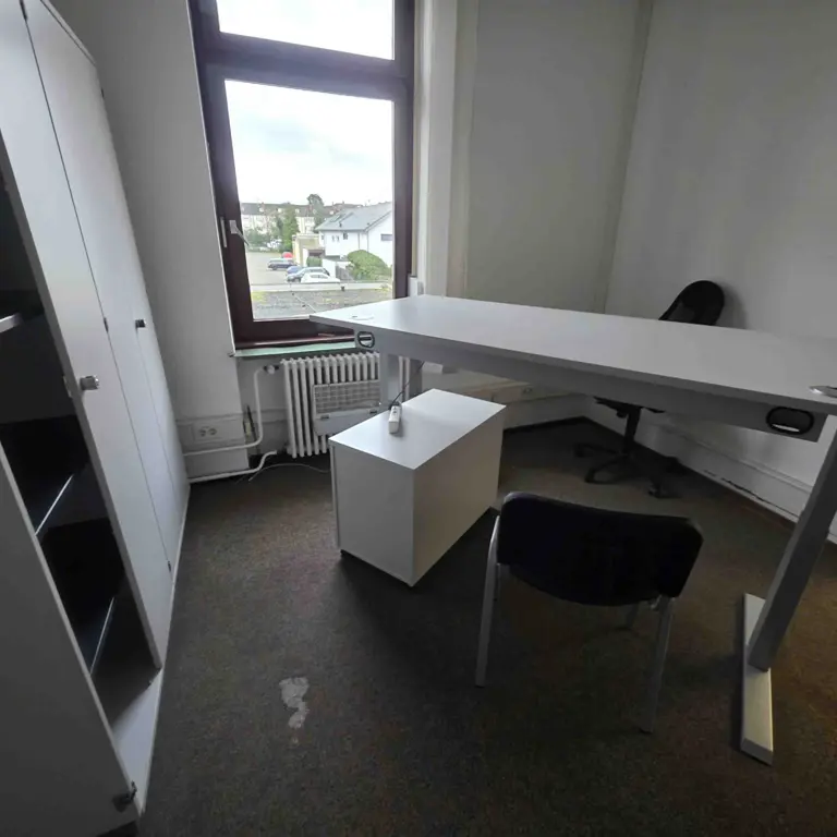 1 Posten Office furniture