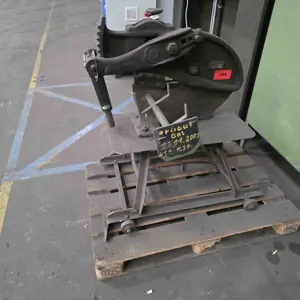 Lever-knife scissors