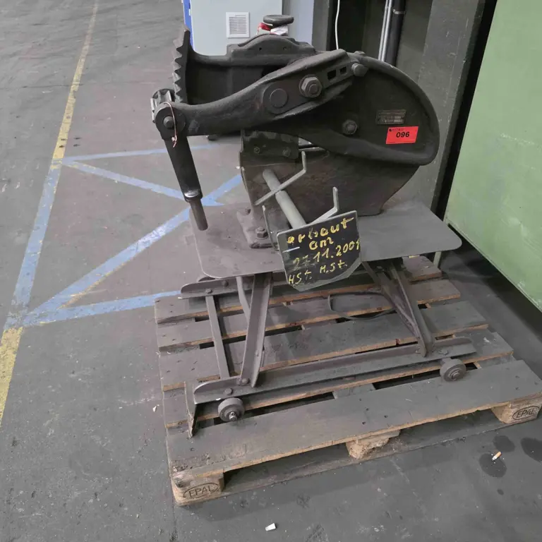 Lever-knife scissors