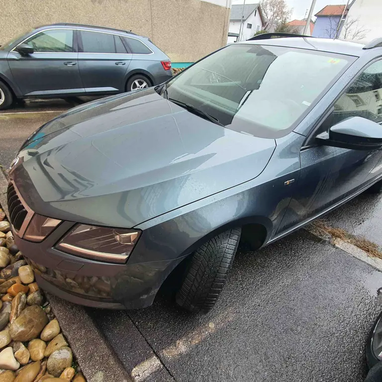 Avto Skoda Octavia Combi 2,0