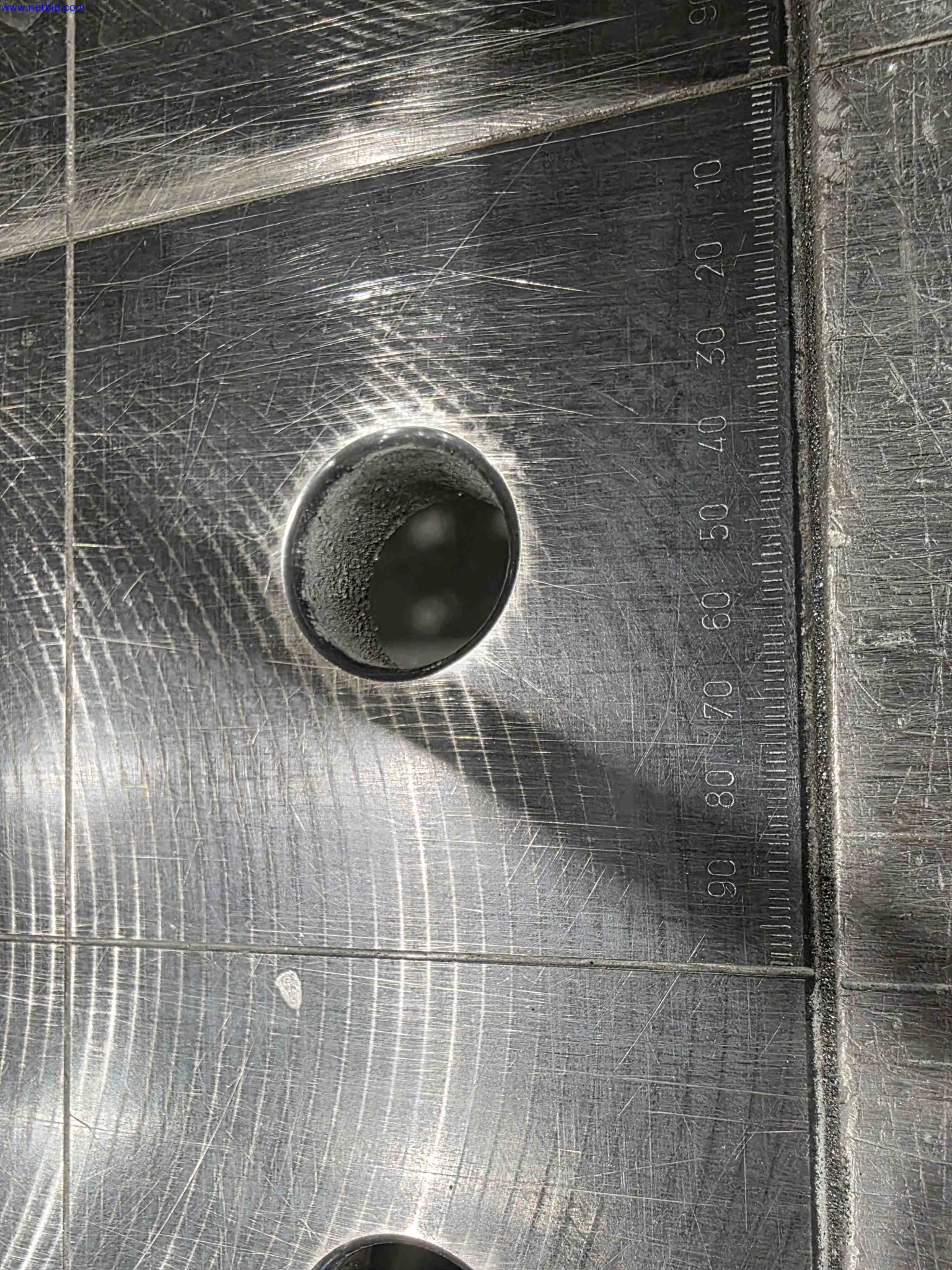 Máquinas e equipamentos nas áreas da construção de instalações, construção de caldeiras, tecnologia ambiental, tratamento de águas residuais e de resíduos, usinagem de peças de grandes dimensões e estruturas soldadas-1