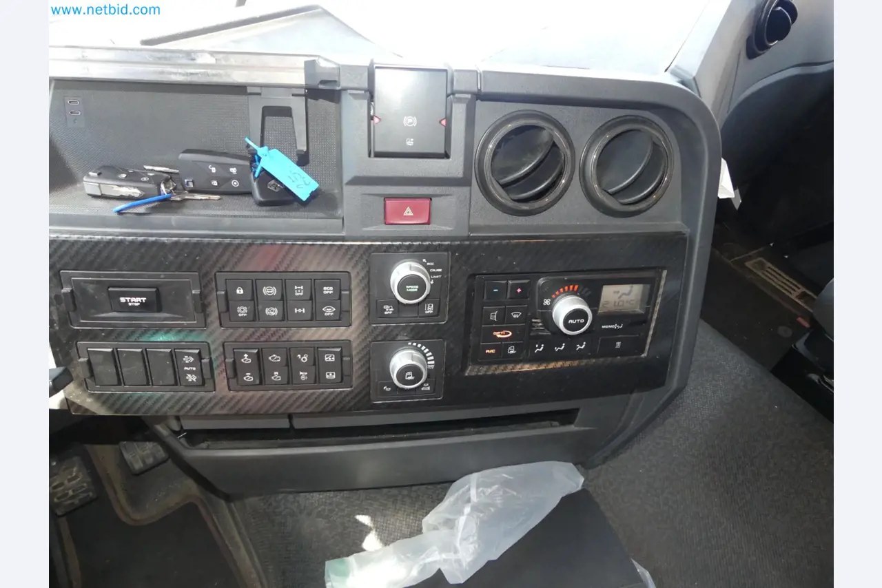 Renault en Ford trekkers en Knapen K 100 opleggers-39