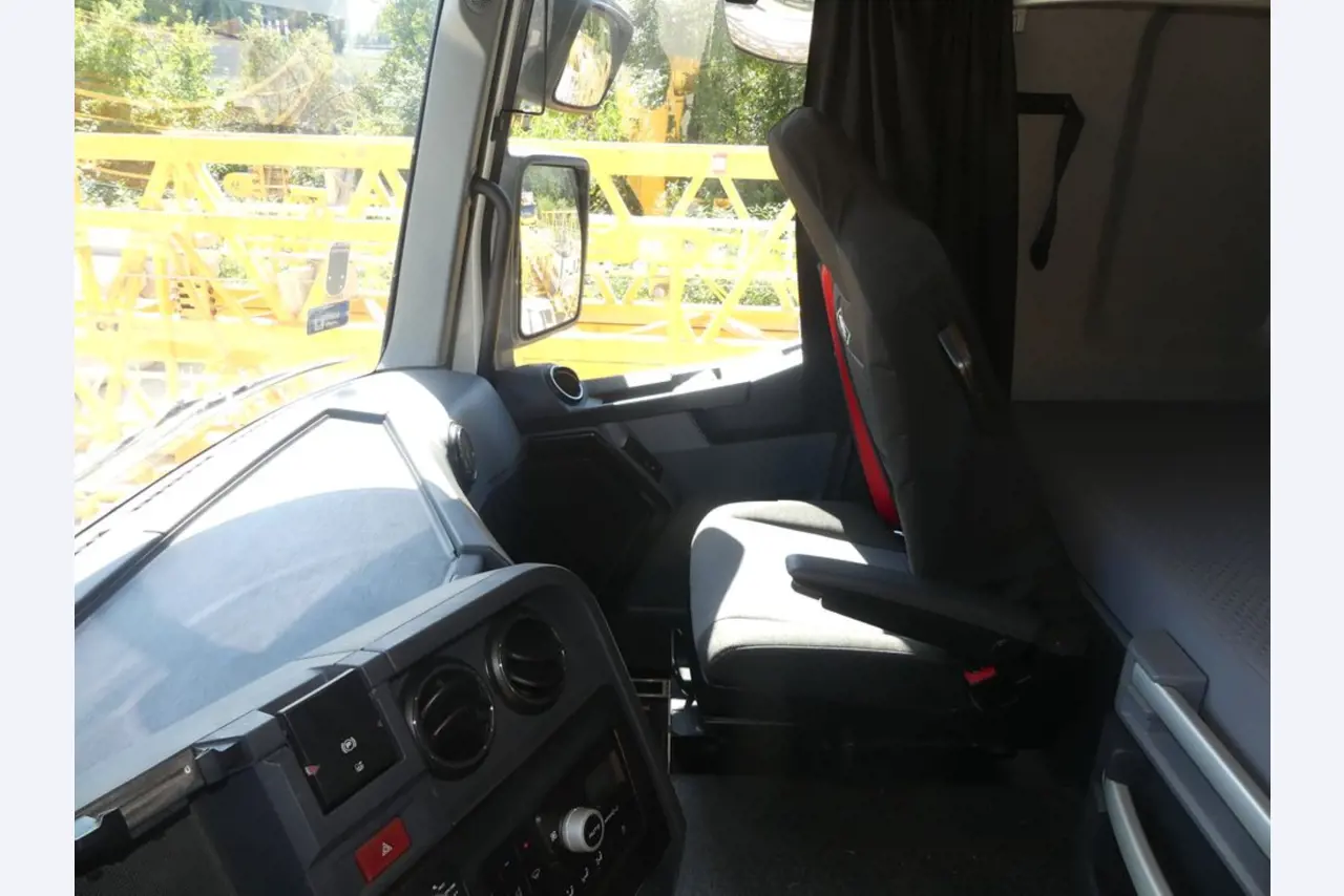 Renault en Ford trekkers en Knapen K 100 opleggers-36