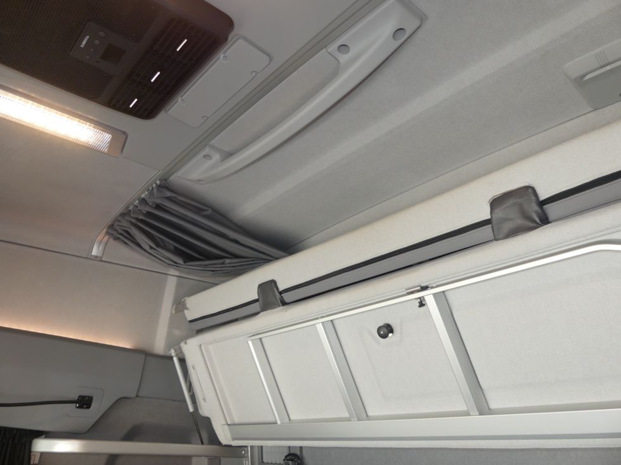 Ciągniki siodłowe Ford i naczepy Knapen K 100-37