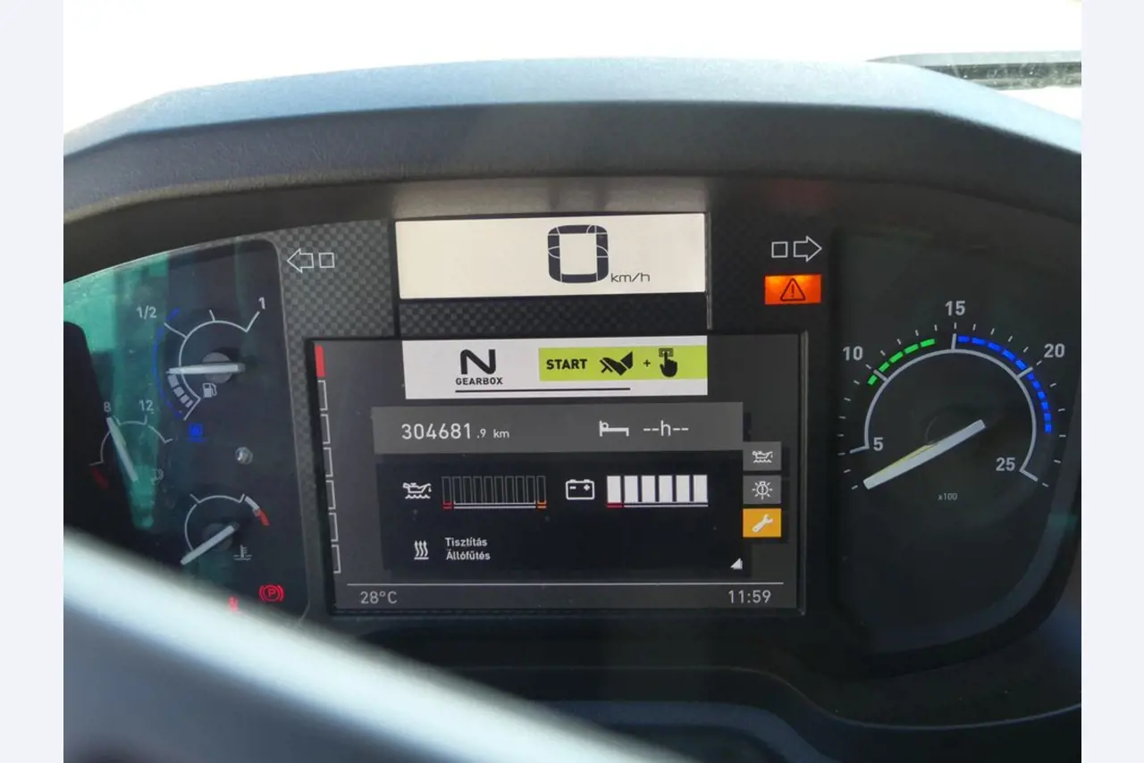 Renault en Ford trekkers en Knapen K 100 opleggers-40