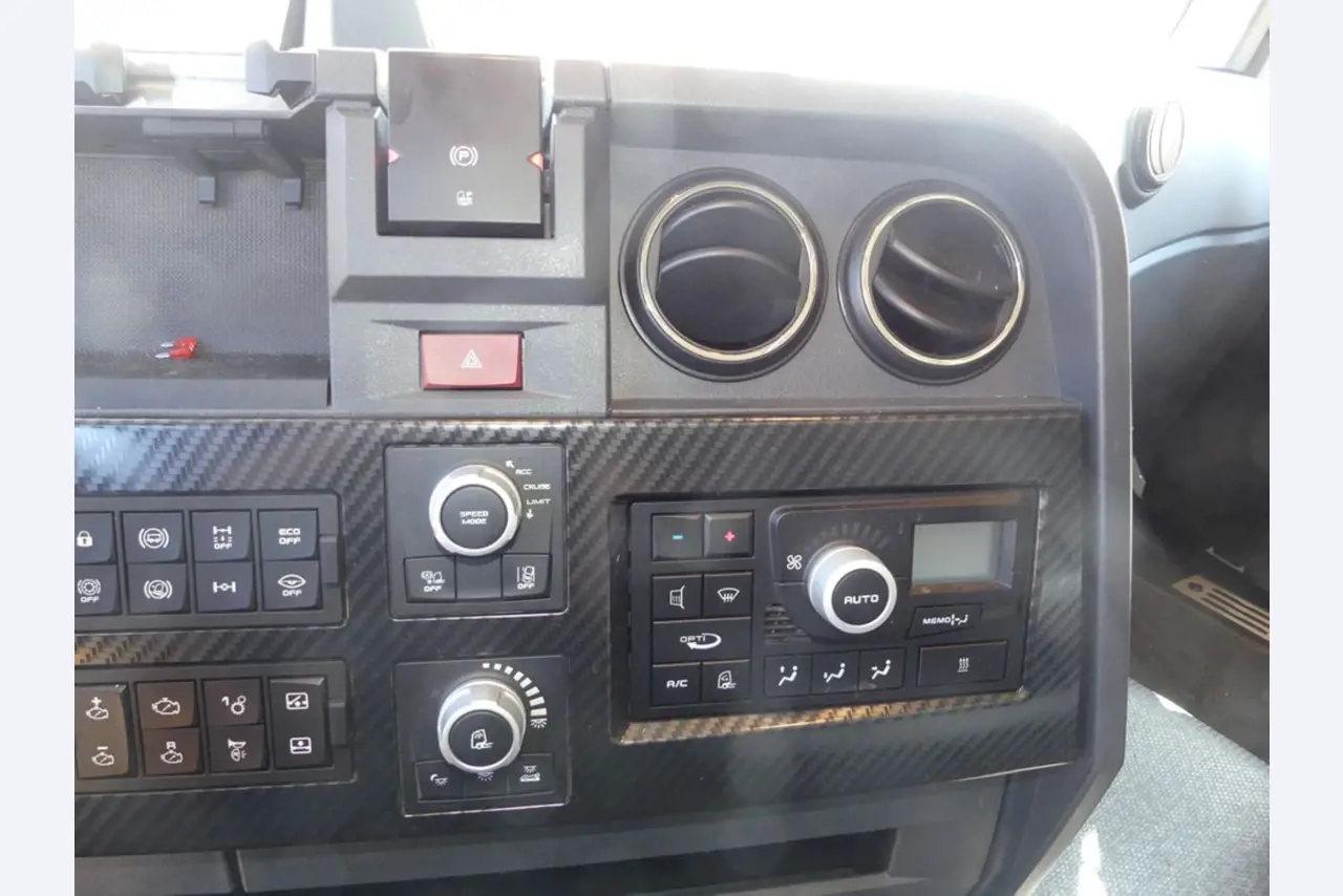 Renault en Ford trekkers en Knapen K 100 opleggers-41