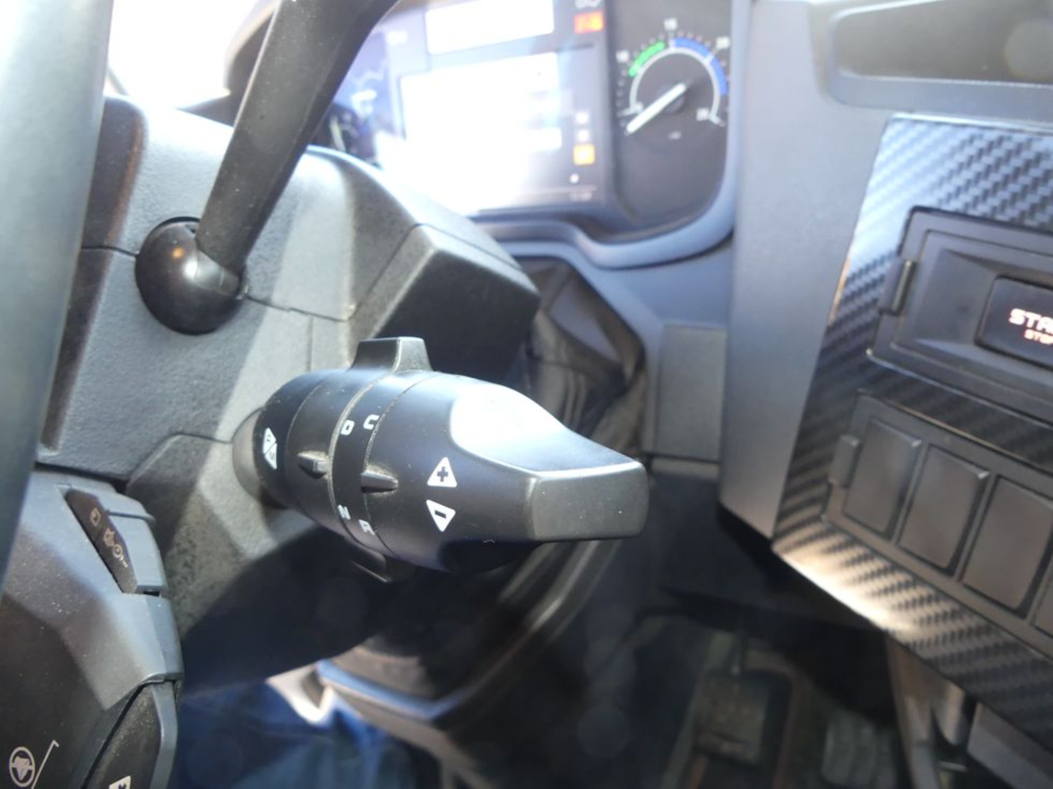 Ciągniki siodłowe Ford i naczepy Knapen K 100-43