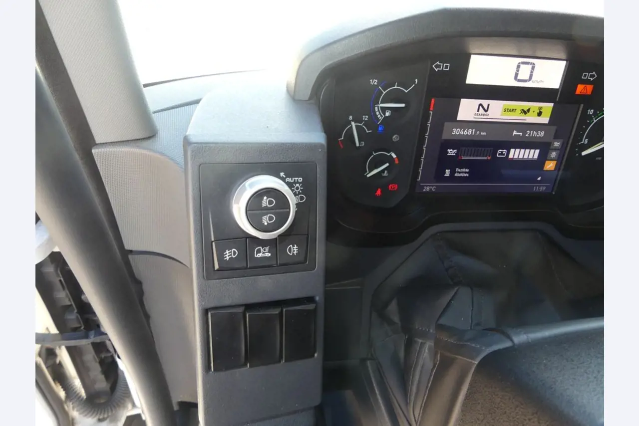 Renault en Ford trekkers en Knapen K 100 opleggers-46