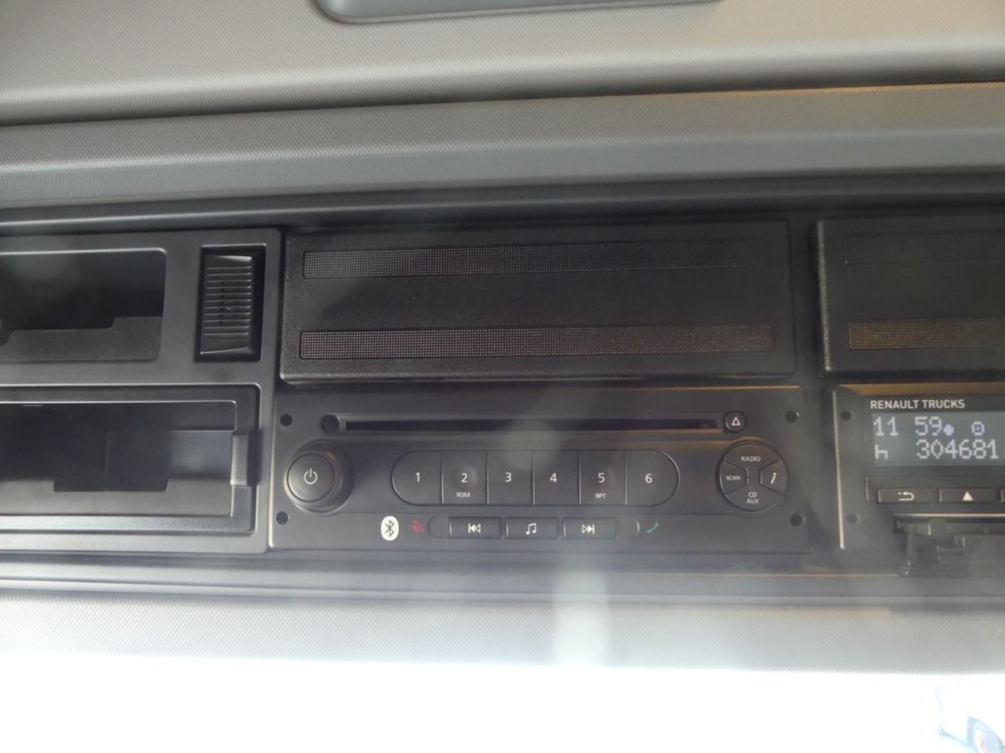 Ciągniki siodłowe Ford i naczepy Knapen K 100-49