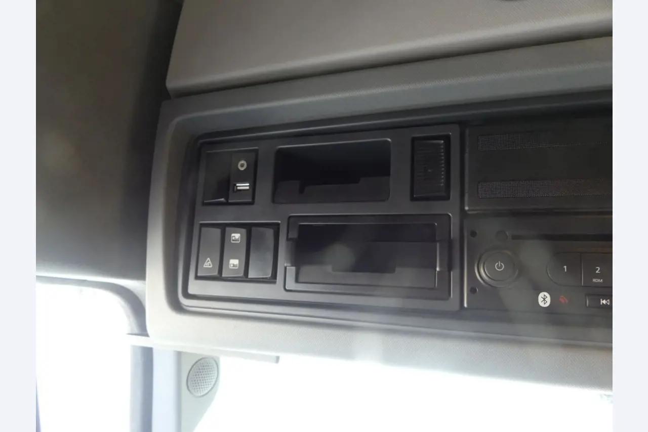 Renault en Ford trekkers en Knapen K 100 opleggers-50