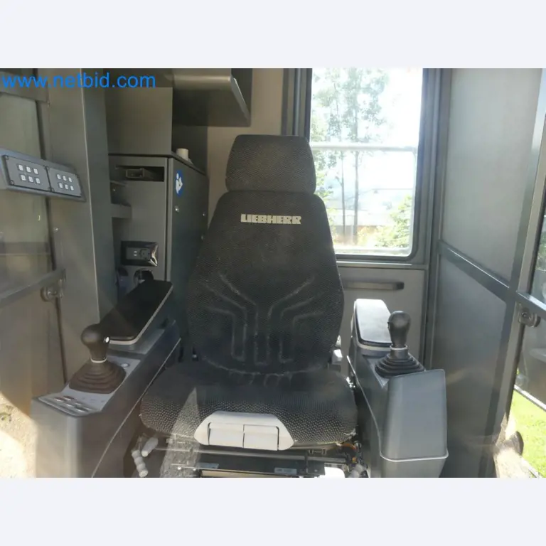 Zuraw wiezowy - Zuraw górnoobrotowy LIEBHERR-24